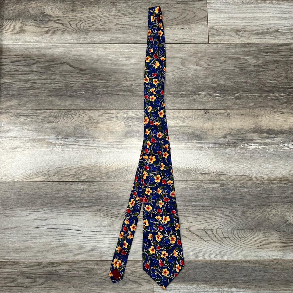 Vintage Eddie Bauer Blue Floral Print 100% Silk Neck Tie Camping Outdoors USA